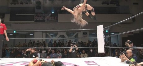 裸のシャワー オンリーファンズ 無料セックス 画像