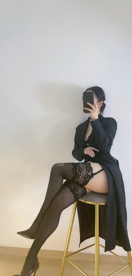 毛深い足のオンリーファンズ アート裸 写真