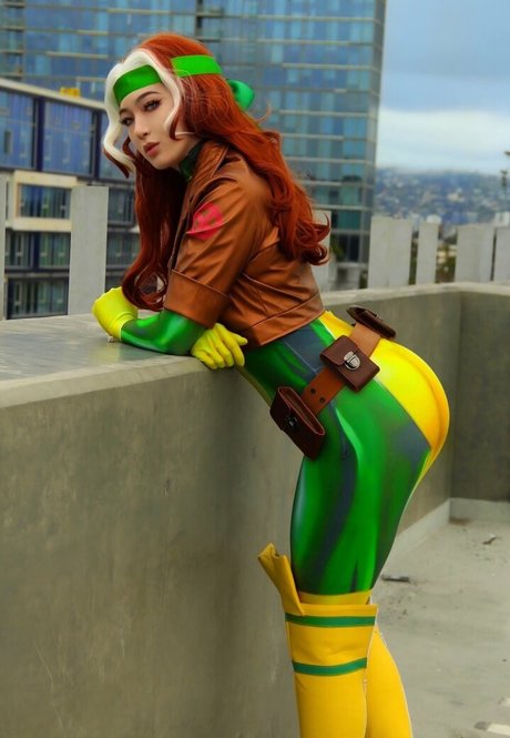 Caytie Cosplay ヌードスター 画像