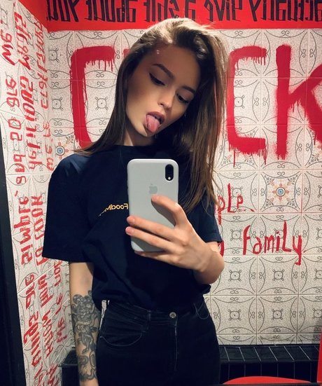 Kristina Rybalchenko かわいいモデル 写真