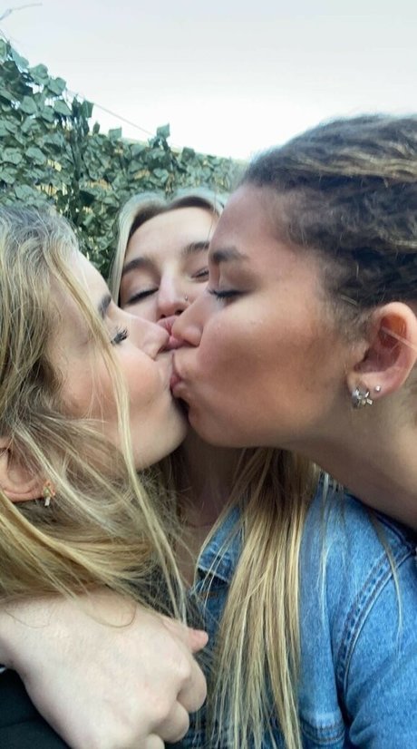 美しいティーンオンリーファン ホットポルノ 写真