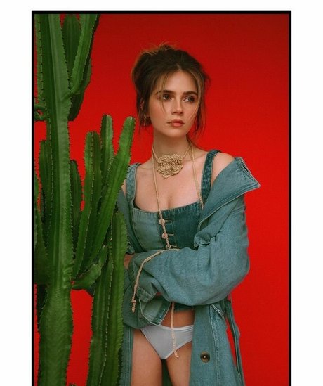 Jessy Hartel 裸のスター ギャラリー