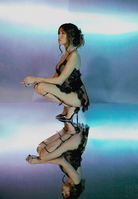 黒のランジェリーオンリーファンズ エロチック 画像