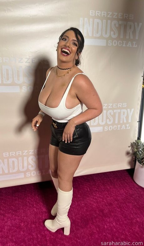 Sarah Arabic かわいいポルノスター 写真