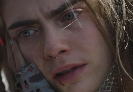 オナニー 潮吹き オンリーファンズ ヌード 写真