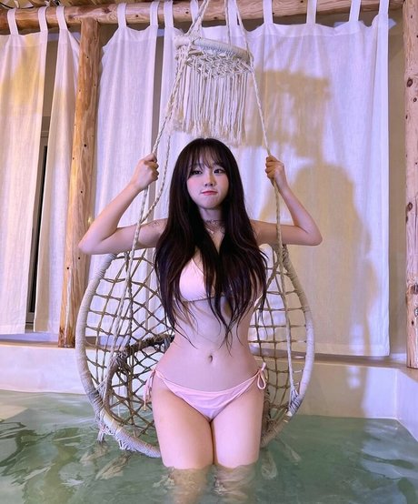 おっぱいオンリーファンズ ヌード 写真