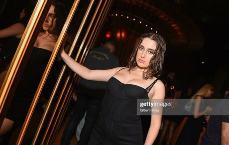 Rachel Anne Sennott スター ヌード 写真