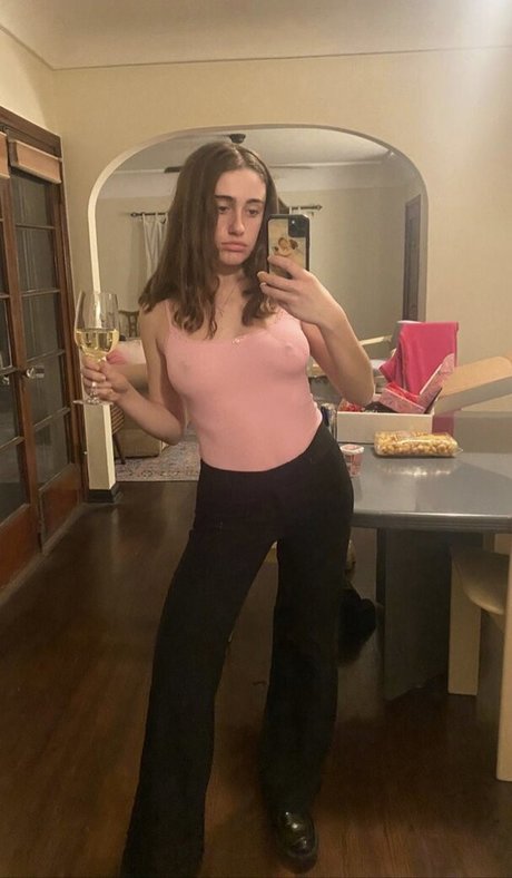 Rachel Anne Sennott ヌードモデル ギャラリー