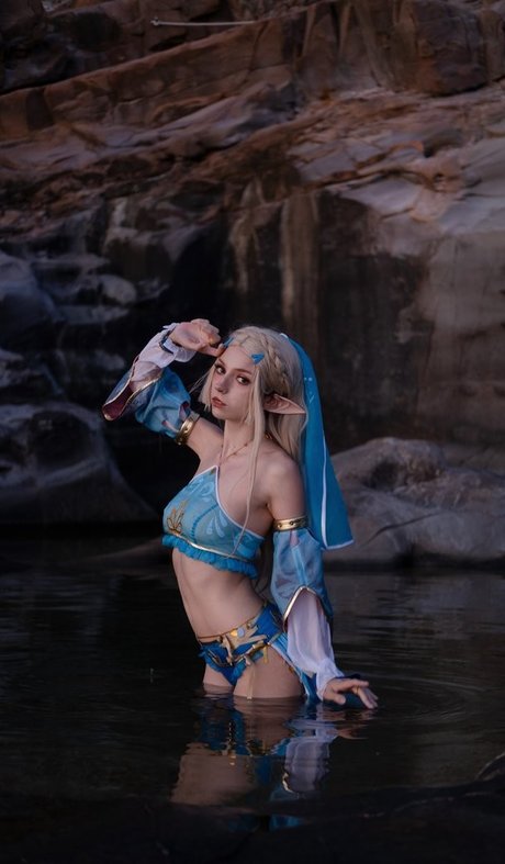 ビキニセックスオンリーファンズ アート裸 画像