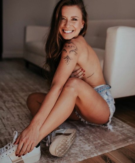 Paola Carrijo ポルノスター エロティック 画像