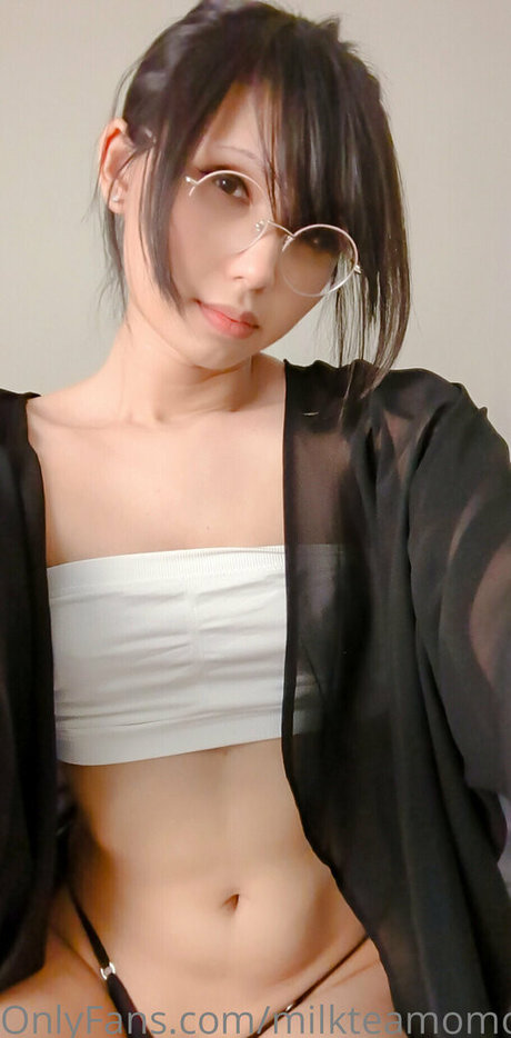 垂れ乳オンリーファンズ 美しいポルノ 画像