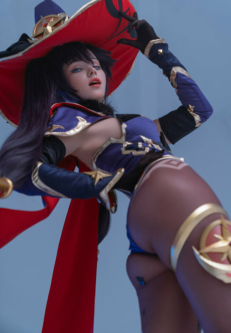小人ヌードオンリーファンズ セクシー 写真