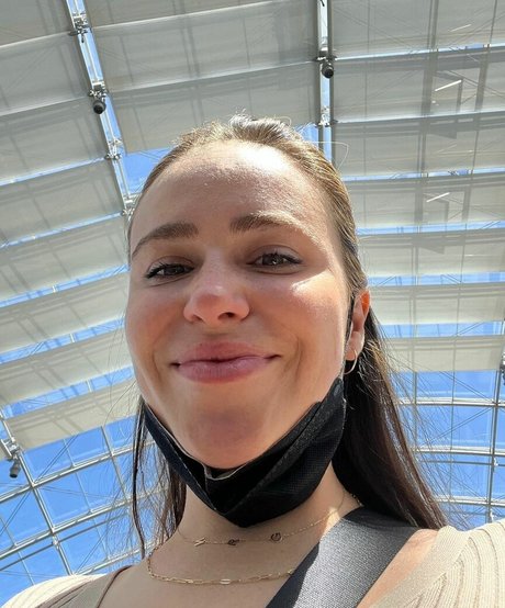 Nicolle Gironda トップスター ギャラリー