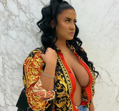 巨乳ソロオンリーファンズ アートヌード 画像