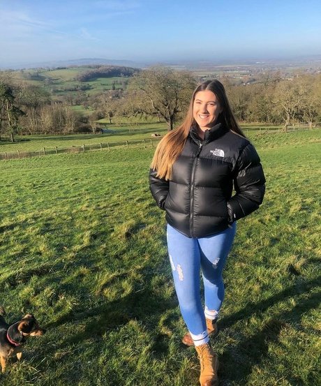 ヌード自撮りオンリーファンズ ホット 写真