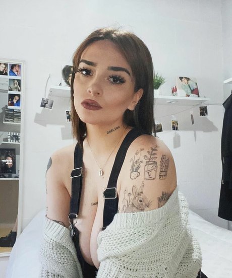 Delfi Peralta ポルノスター 美しい ギャラリー