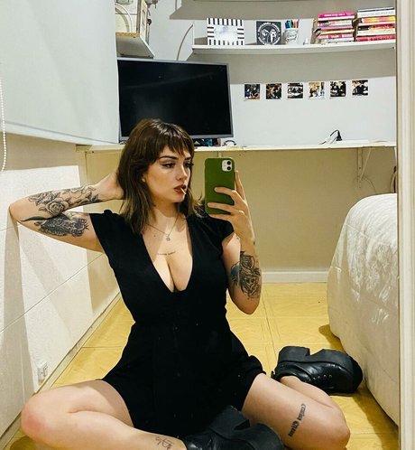 Delfi Peralta 可愛いモデル 写真