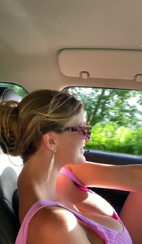 Isabella Abell ヌードスター 写真