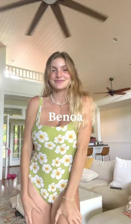 Isabella Abell アートスター 写真