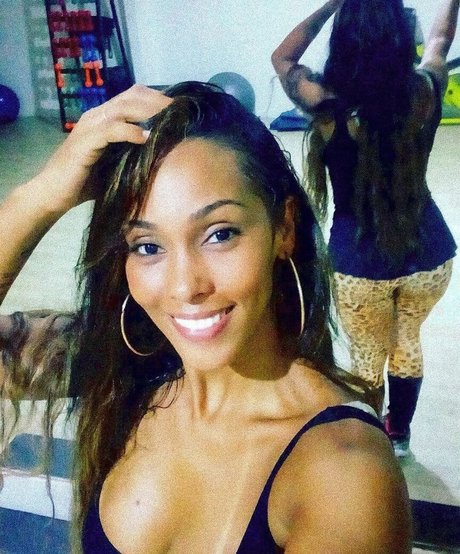 寝取られ妻オンリーファンズ セックス 写真
