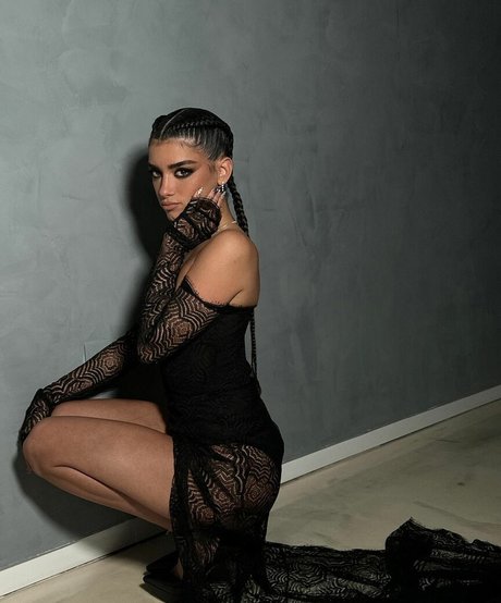 Dixie D Amelio セックスモデル 写真