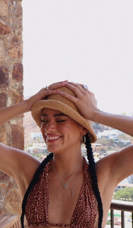 Dixie D Amelio ポルノスター エロティック 画像