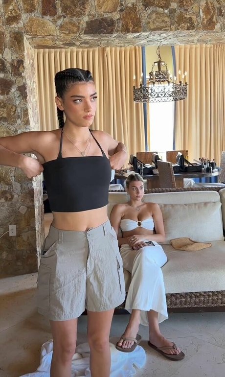 Dixie D Amelio ポルノモデル ギャラリー