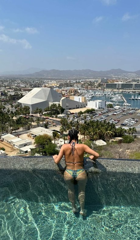 Dixie D Amelio アートモデル アーカイブ