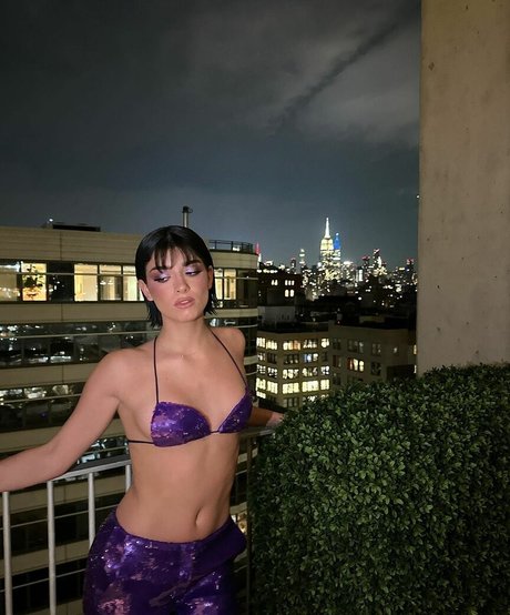 Dixie D Amelio アートポルノスター 写真