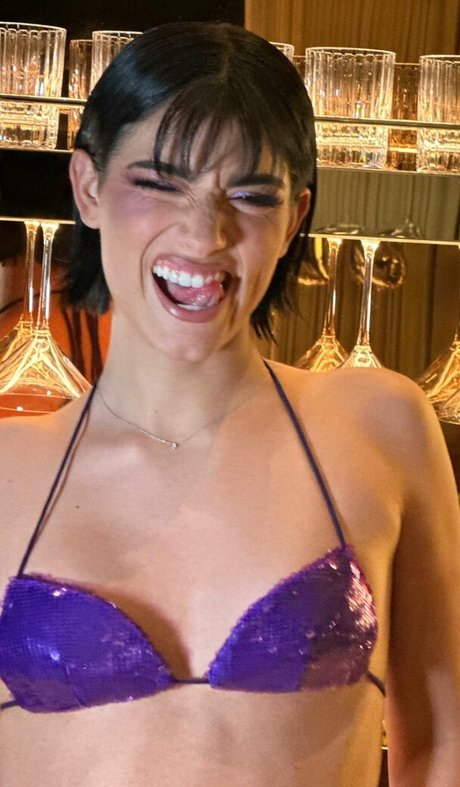 ラテン系熟女オンリーファンズ ホットヌード 写真