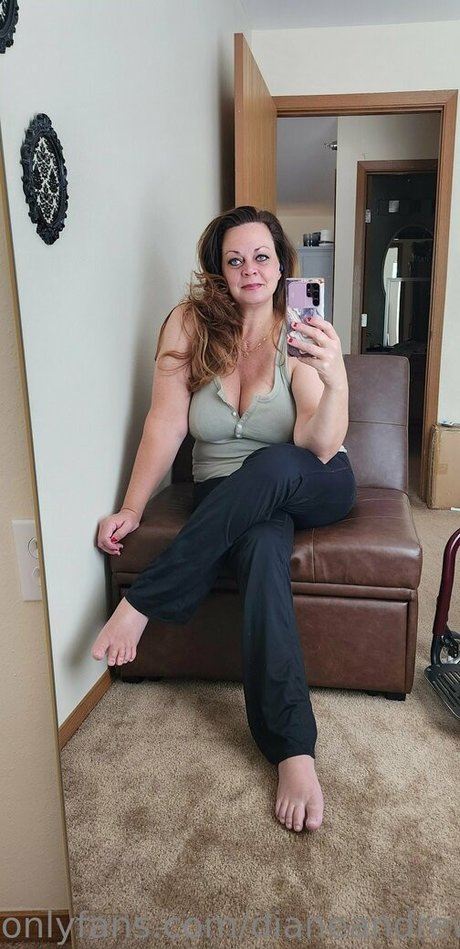 曲線美のクーガーオンリーファンズ ホット 写真