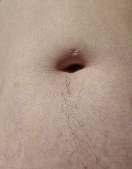 小さいペニスのオンリーファンズ セクシー 写真