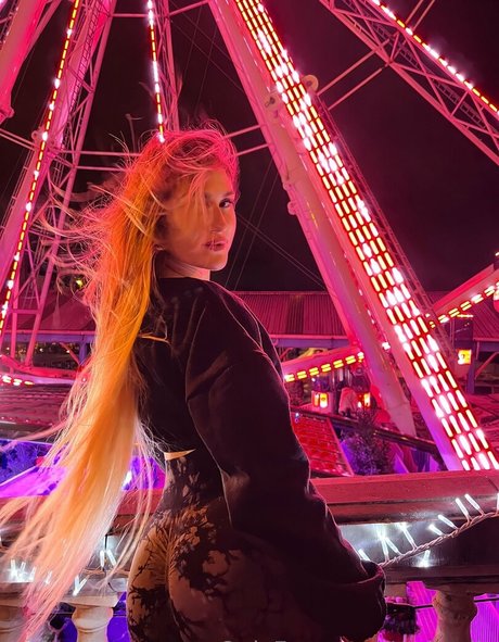 red mila ホットモデル 写真