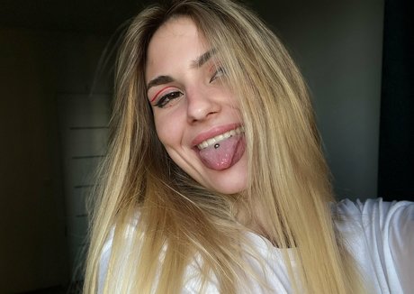 red mila 最高のモデル 写真