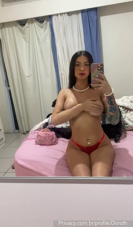 ママの足オンリーファンズ セクシー裸 写真