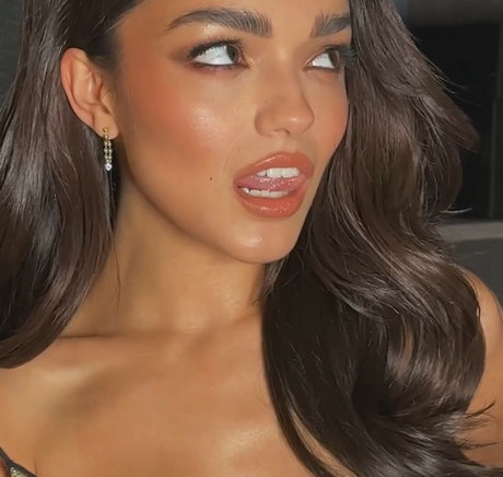 Rachel Zegler XXXモデル 写真