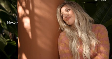 ブラジルの巨乳オンリーファンズ ポルノグラフィック 写真