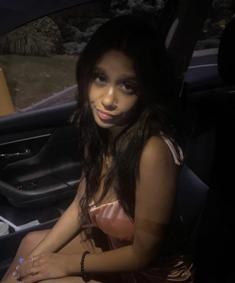Lyla Troglin 可愛いモデル 写真
