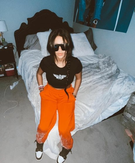 Lyla Troglin ポルノスター セクシー 画像