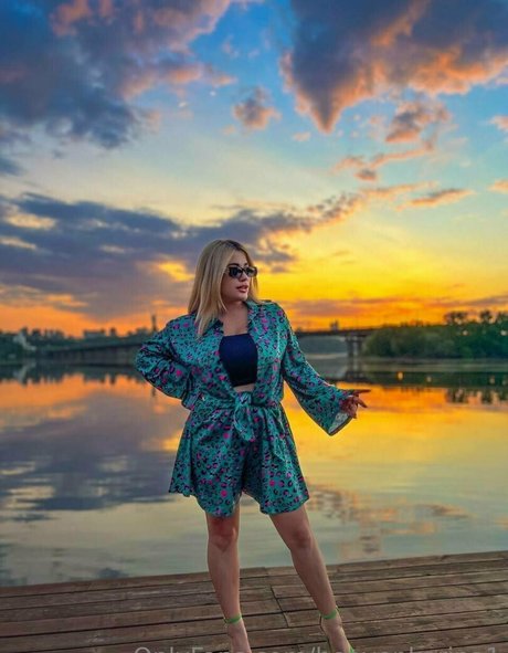 逆輪姦 オンリーファンズ 美しい 写真