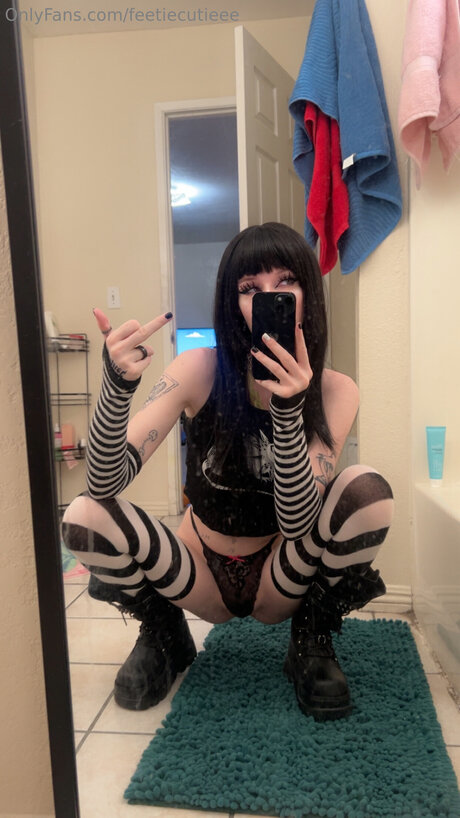 feetiecutieee 完璧なポルノスター 写真