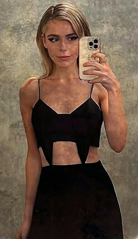 Kiernan Shipka 独占スター 写真