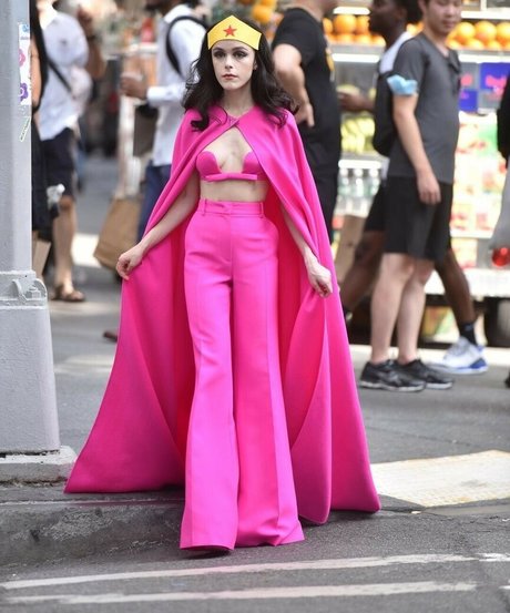 足を舐めるオンリーファンズ 美しいヌード 画像