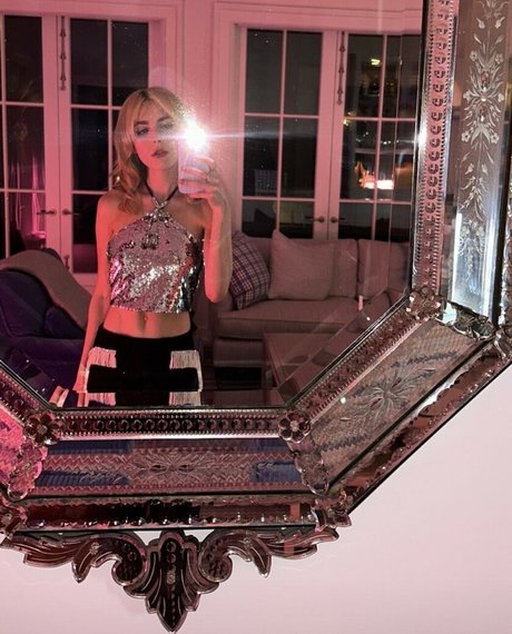 Kiernan Shipka モデル 画像