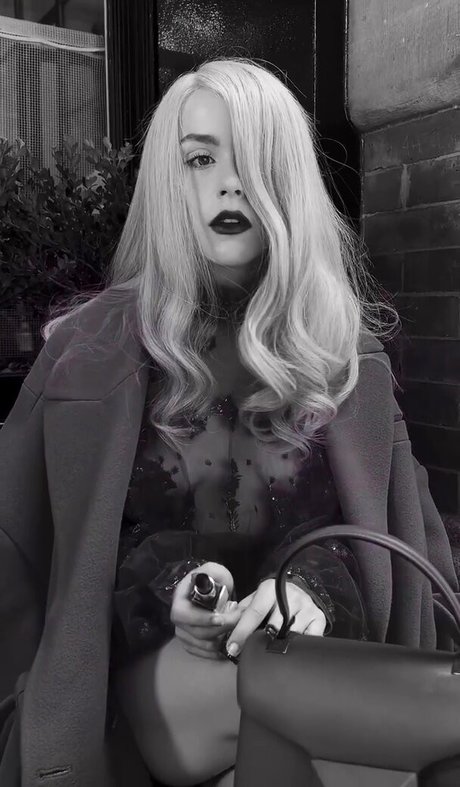 Kiernan Shipka ヌードモデル アーカイブ