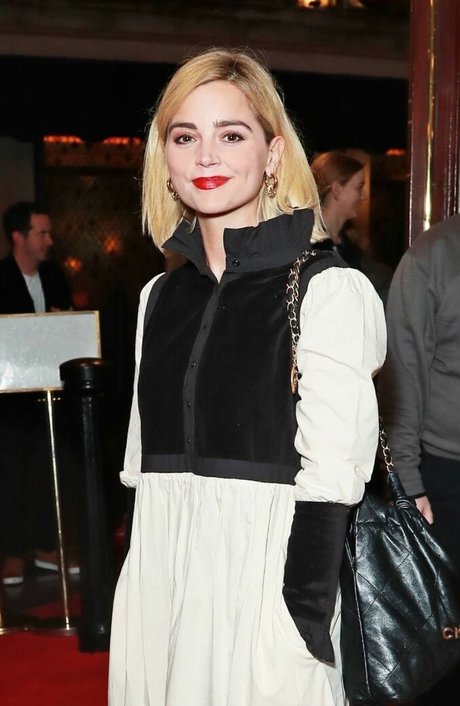 毛深いアナルオンリーファンズ ポルノグラフィック 写真
