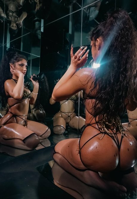nusi quero 裸モデル 写真