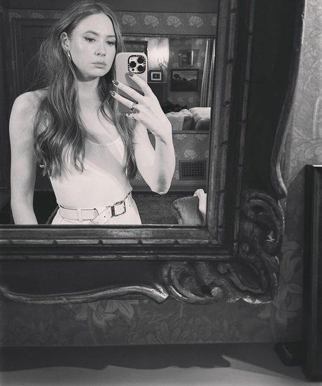 巨乳ストリップオンリーファンズ アート裸 写真