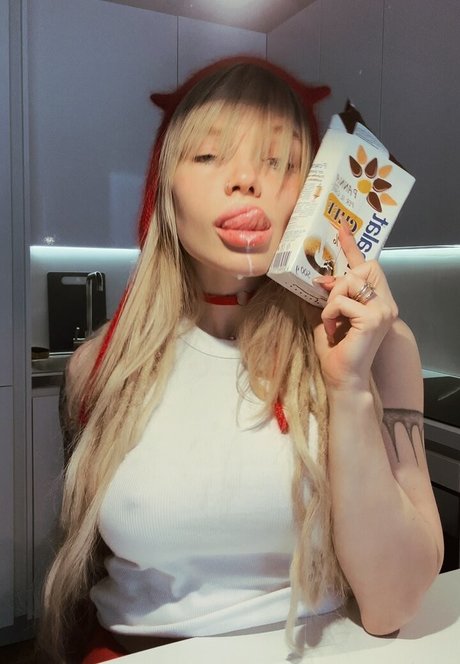 陸軍の熟女オンリーファンズ セクシーヌード 画像