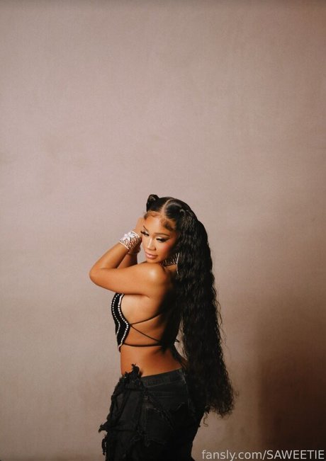 Saweetie 可愛い女優 写真